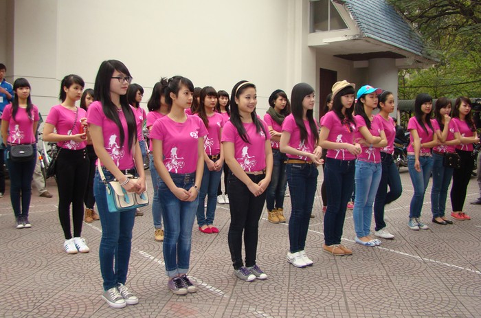 30 nữ sinh Duyên Dáng Hà thành đã có buổi hoạt động tập thể vì cộng đồng đầu tiên vào sáng chủ nhật 25 -3.